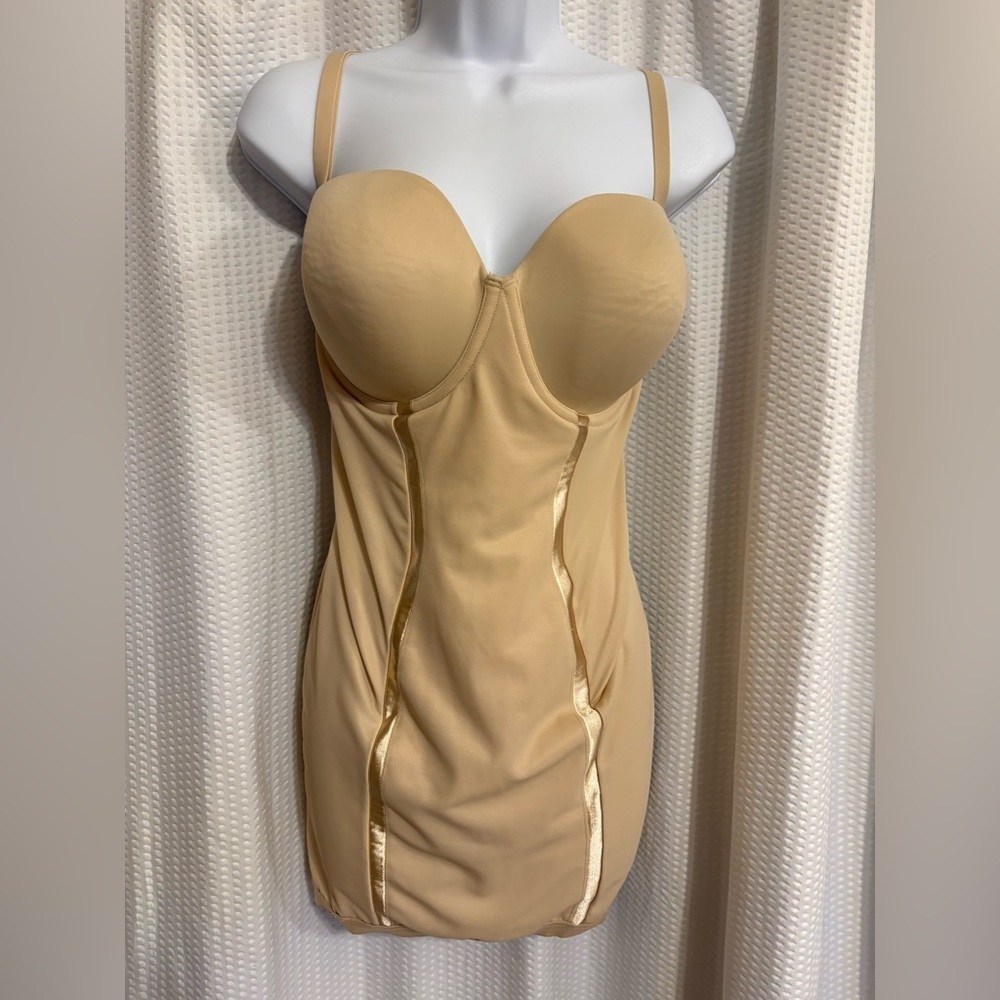 Maidenform cream shapewear convertible slip with built-in bra size 38D